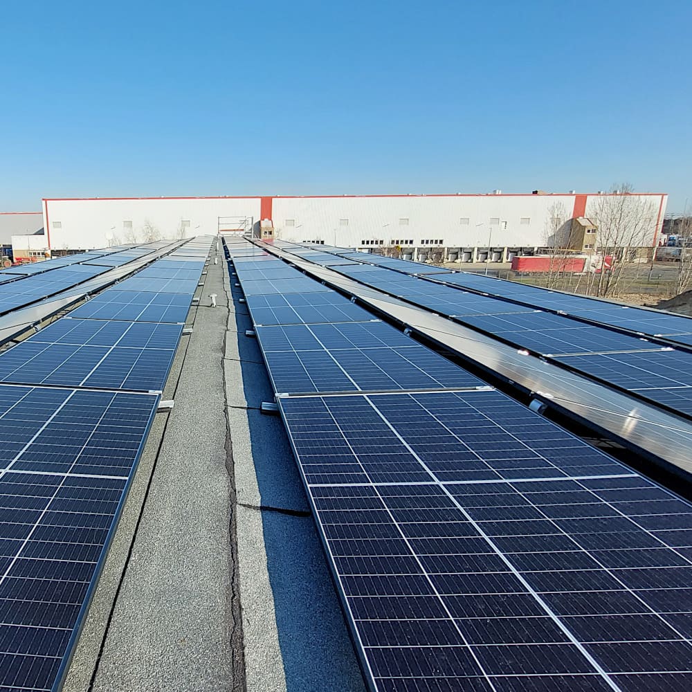 PV-Anlage von EMIS Electrics auf einem Gewerbedach in Lübbenau