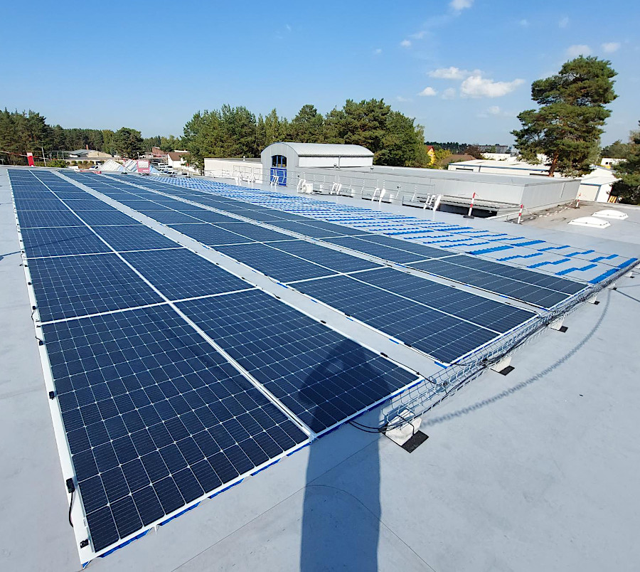 PV-Anlage auf einem Autohaus in Cottbus
