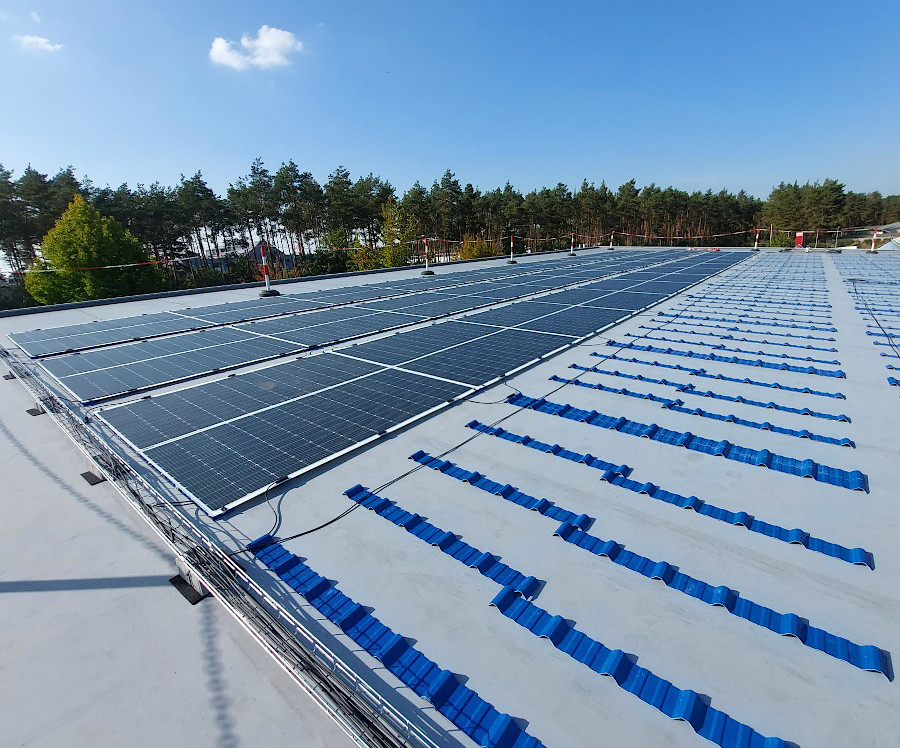 Solaranlage auf einem Autohaus in Cottbus